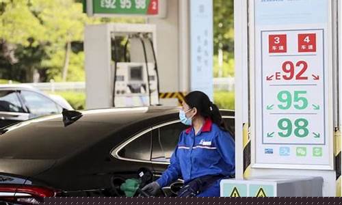 汽油价格今晚调整吗_汽油价格今晚上调吗?